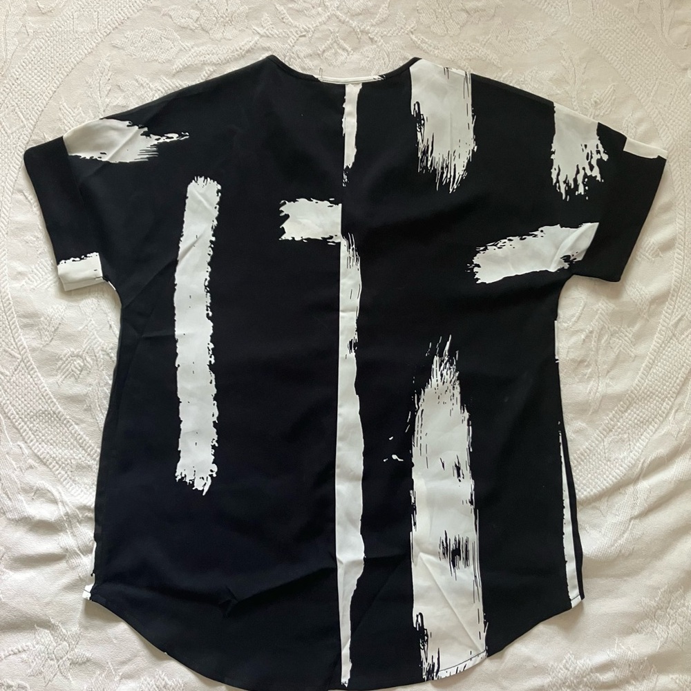 SHEIN black and white blouse - Picture 2 of 5